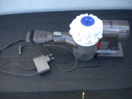 Dyson V6 Akku Handstaubsauger mit neue Batterie (Versand Ja)