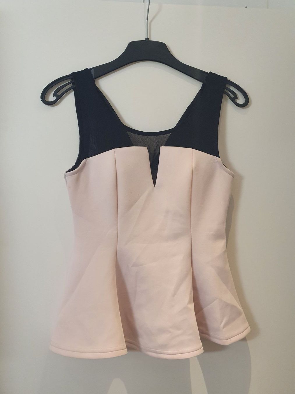 Top: Haut top rose et noir taille 36 – Usato da Versoix venduto da aline_b
