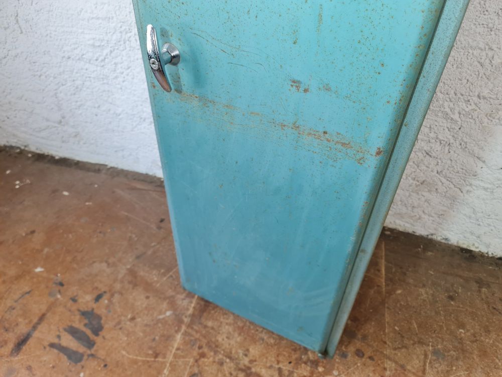 Armoires: Vintage Metallschrank, Spind, Werkstattschrank Archivschrank – D'occasion à Obfelden par Vintagebude 7