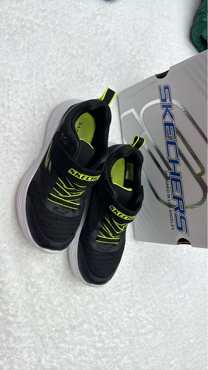 Skechers Herrenschuhe: Baskets Skechers noires et vertes taille 30  – Gebraucht aus Chenens von anasantos90 1