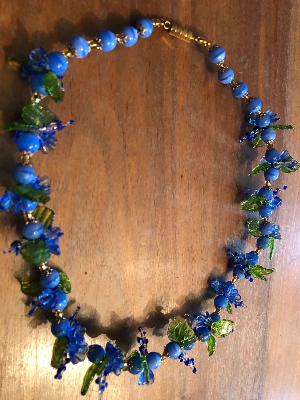 Catenine: GABLONZER GLASBLÜTEN COLLIER.Blaufarben. – Nuovo (secondo la descrizione) da Wald ZH venduto da mlnt 2
