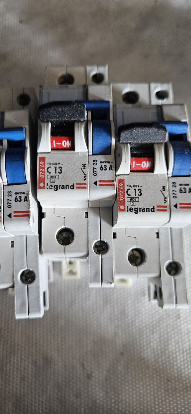 Legrand Schalter: Legrand Leitungsschutzschalter C13 – Gebraucht aus Baar von Vel...Baar45 1
