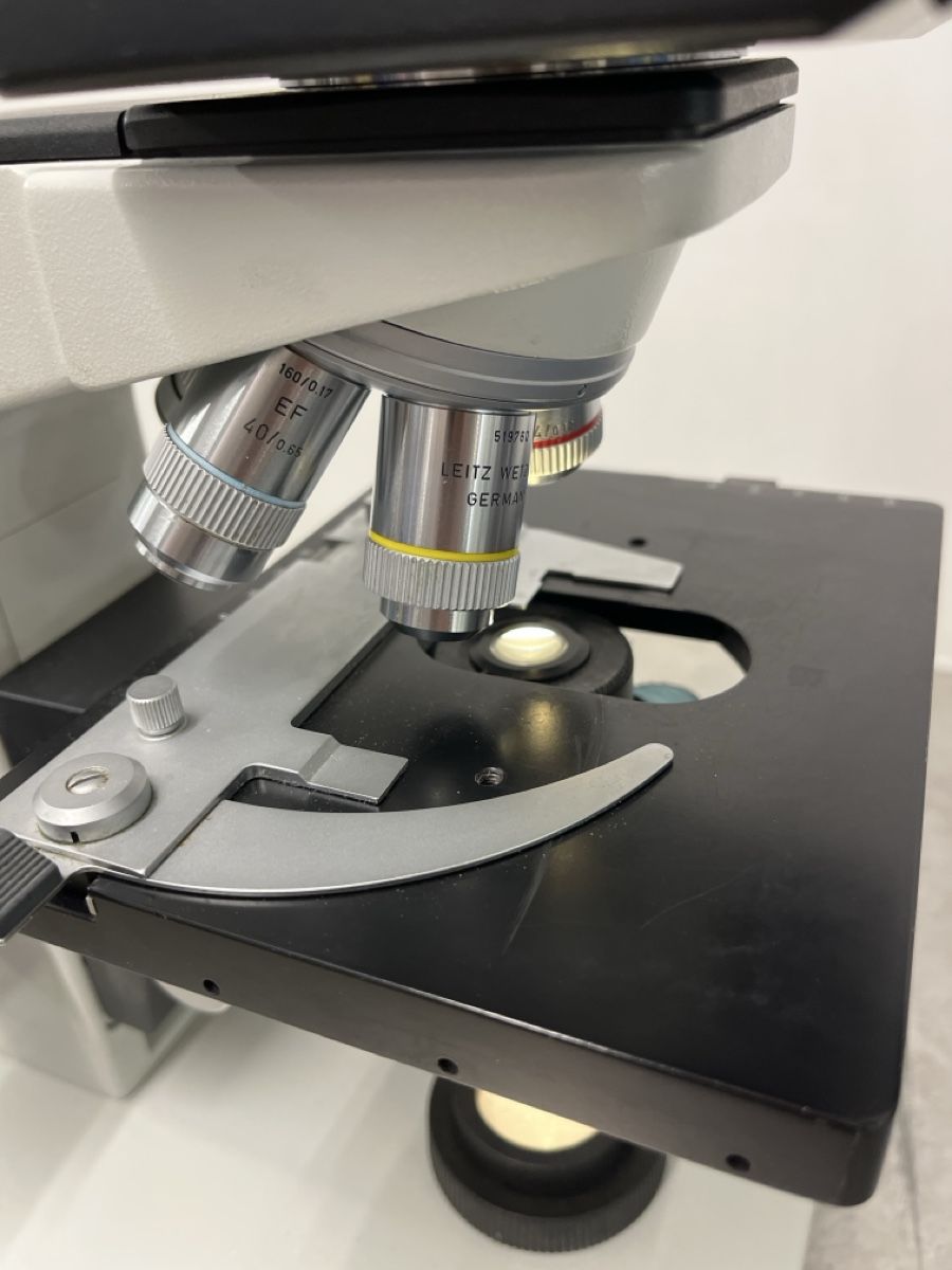 Leitz Microscopi: Leitz Wetzlar Mikroskop Laborlux D – Usato da Spreitenbach venduto da bra_rh7n 6