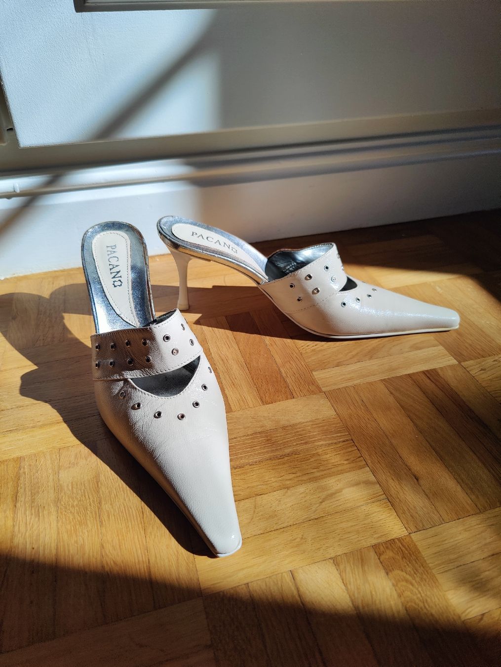 Chaussures femmes: Y2K vintage stud white leather heeled mules – D'occasion à La Tour-de-Peilz par dAutrefois 8