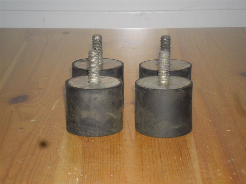 Altro per industria metallurgica: 4 Stk.  Silentblock / Gummipuffer , 50mm – Usato da Büren SO venduto da omsa 1