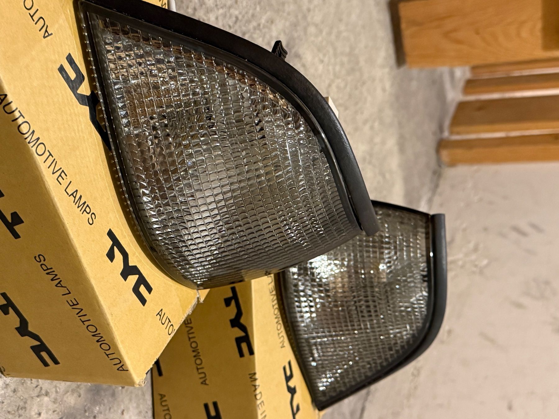 BMW Tutti pezzi di ricambio auto: BMW E36 Blinker Weiss – Nuovo e nell'imballaggio originale da Bülach venduto da Meti2023 1