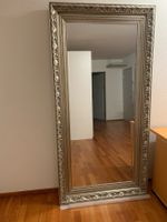 Grosser, schmucker Wandspiegel mit silber/schwarz Patina