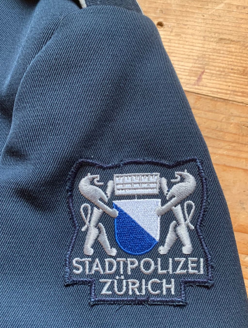 Uniformen: Uniformjacke der Stadtpolizei Zürich – Gebraucht aus Goldingen von  1