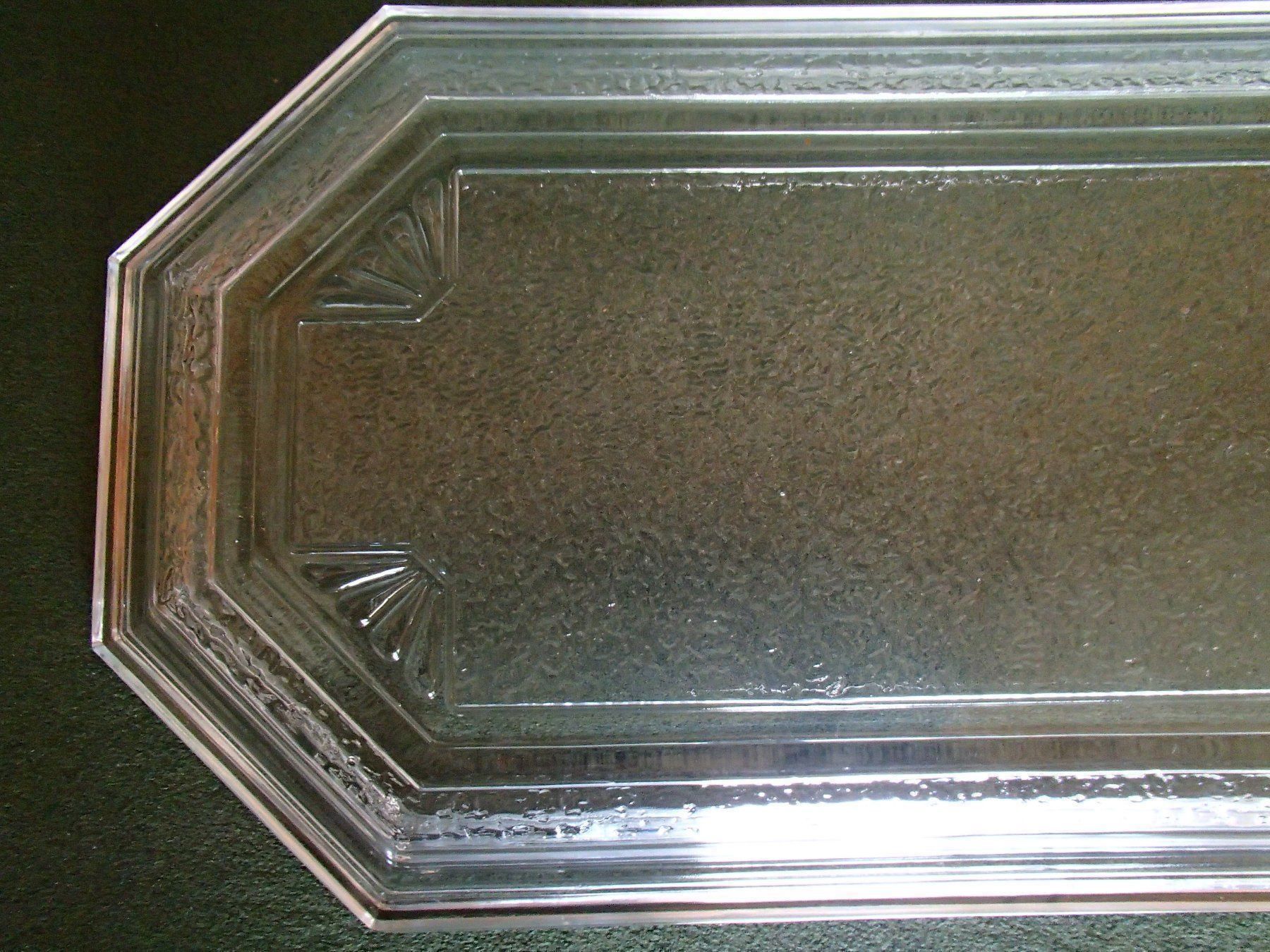 Plateaux: achteckige Glas Kuchen oder Servierplatte mit schönem Muster – D'occasion à Schöfflisdorf par pullux 4