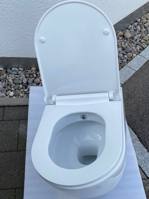 WC: Dusch WC Neuwertig kaltwasser oder warmwasseranschluss. – Usato da Niederhasli venduto da Tigerproduct 9
