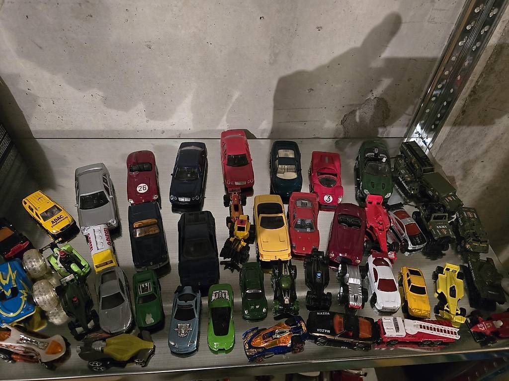 Spielzeuge: Viele Spiel Autos  – Gebraucht aus Langnau i. E. von dod_c7cz