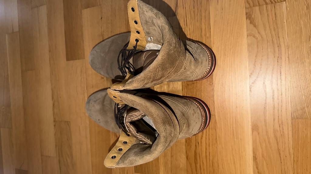 Moncler Scarpe da uomo: Moncler Wildleder Stiefel Gr. 43 – Usato da Urtenen-Schönbühl venduto da Cemorra 2