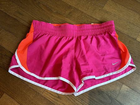 Schöne Nike Dry Fit Hose Gr. M, wie neu