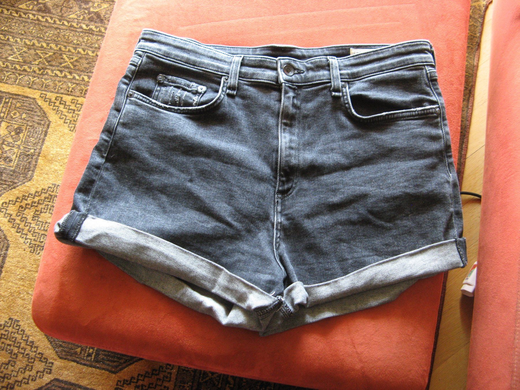 Hosen: Shorts schwarz stone washed Jeans Gr. 32 rag & bone – Gebraucht aus Zürich von apil