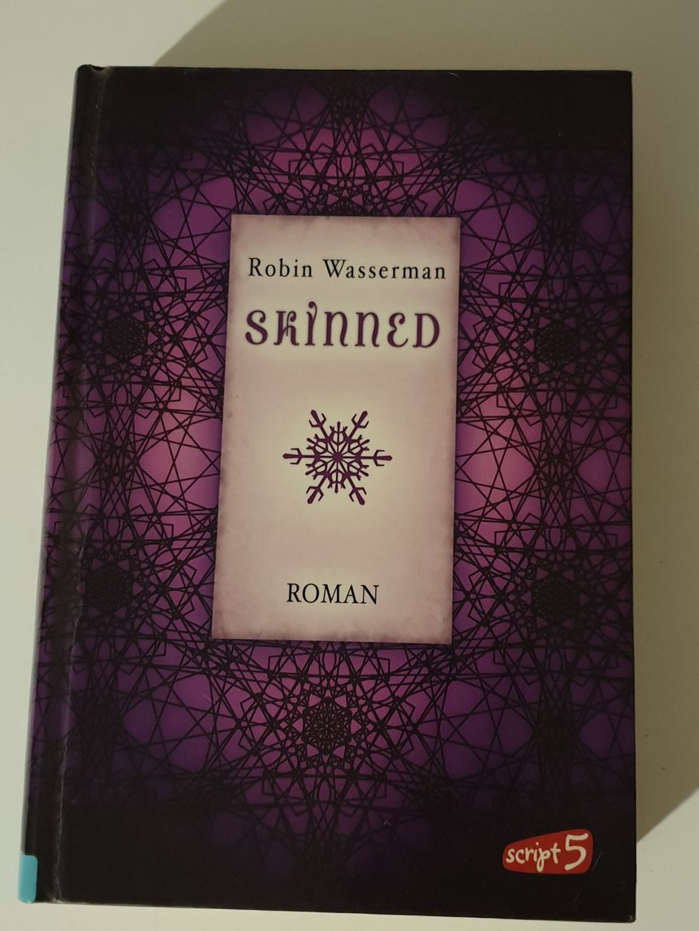 Bücher: Skinned - Robin Wassermann Buch – Gebraucht aus Zürich von pau_y8mv