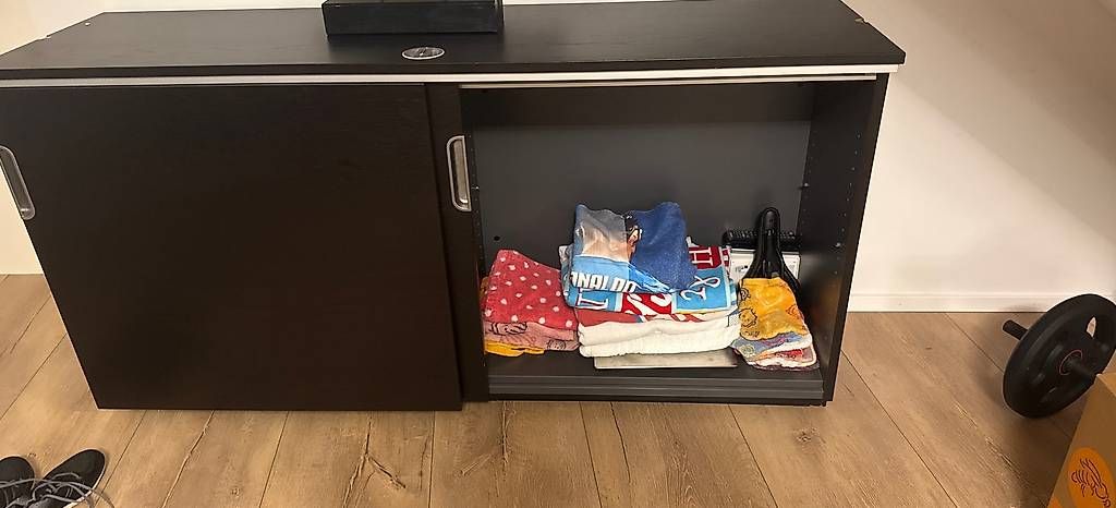 Armadi: Schrank mit Schiebetüren – Usato da Oberwil BL venduto da sil_9x6x 2