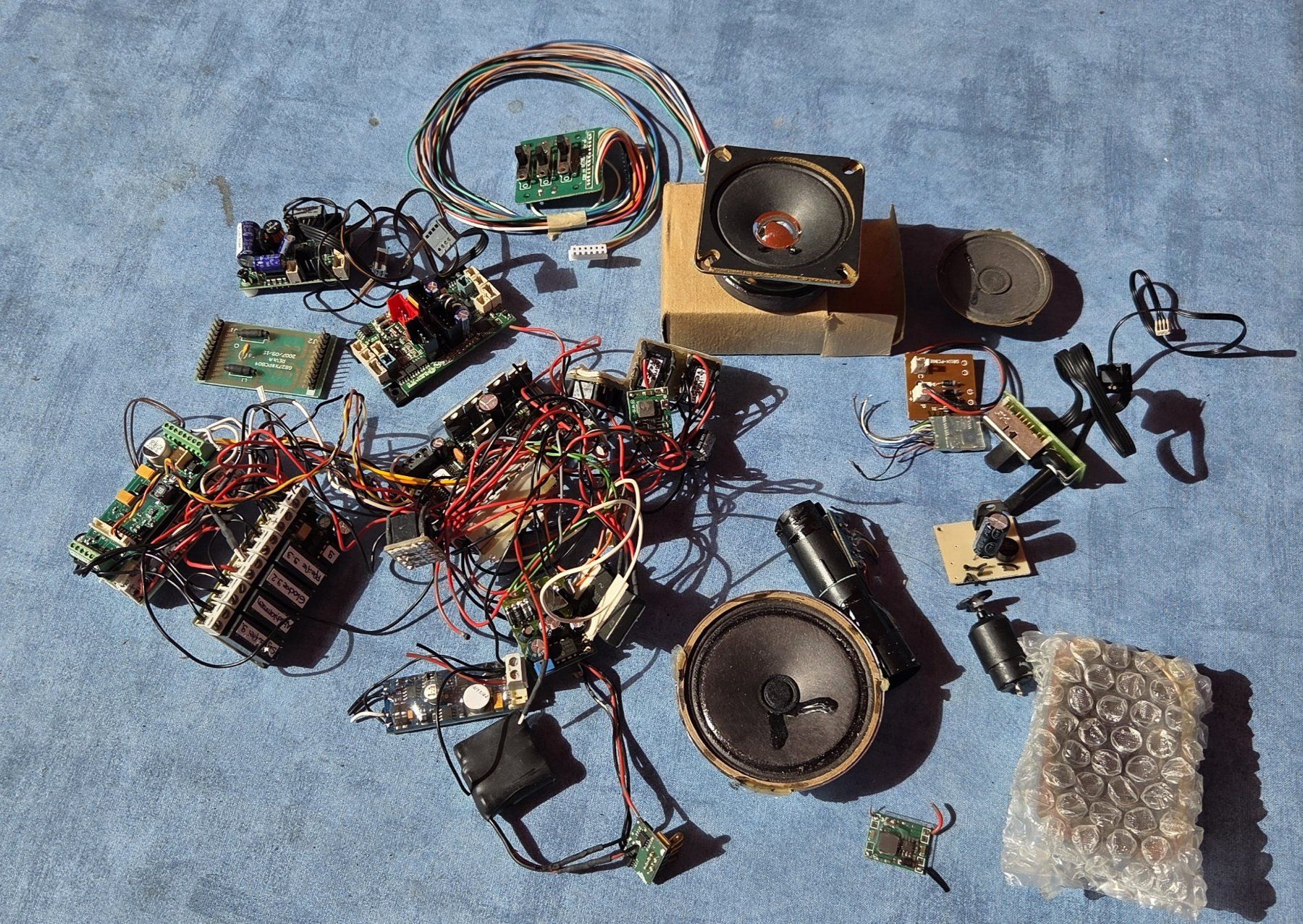 Modelleisenbahnen: Konvolut Elektronikmaterial – Gebraucht aus Solothurn von Traemlischliefer