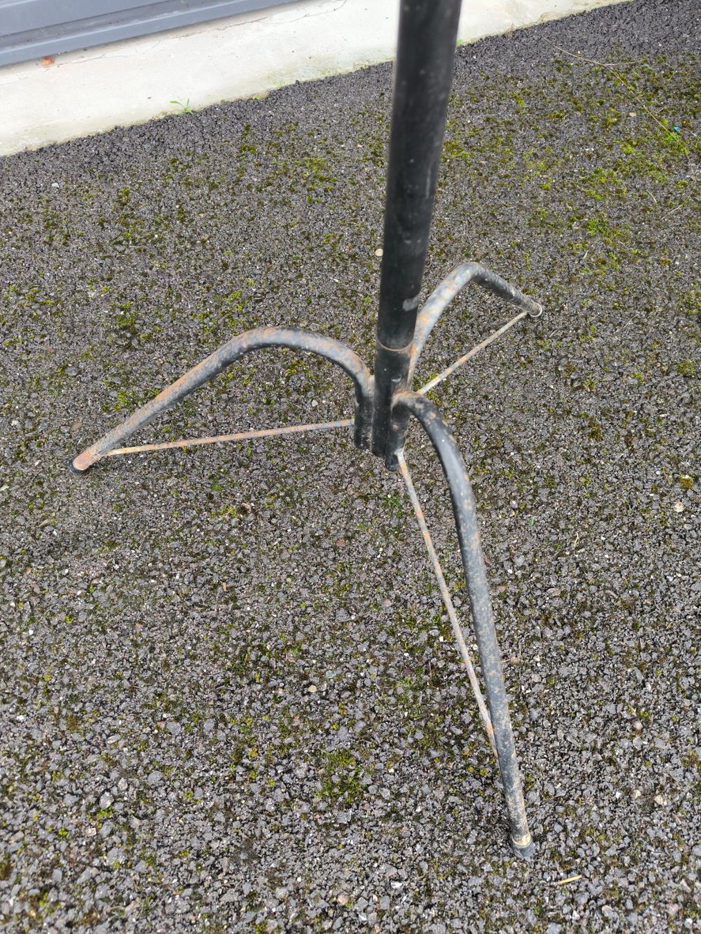Guardaroba: Portemanteau tripode goût Feraud – Usato da Wittenheim venduto da LeGrenierdeSam 5