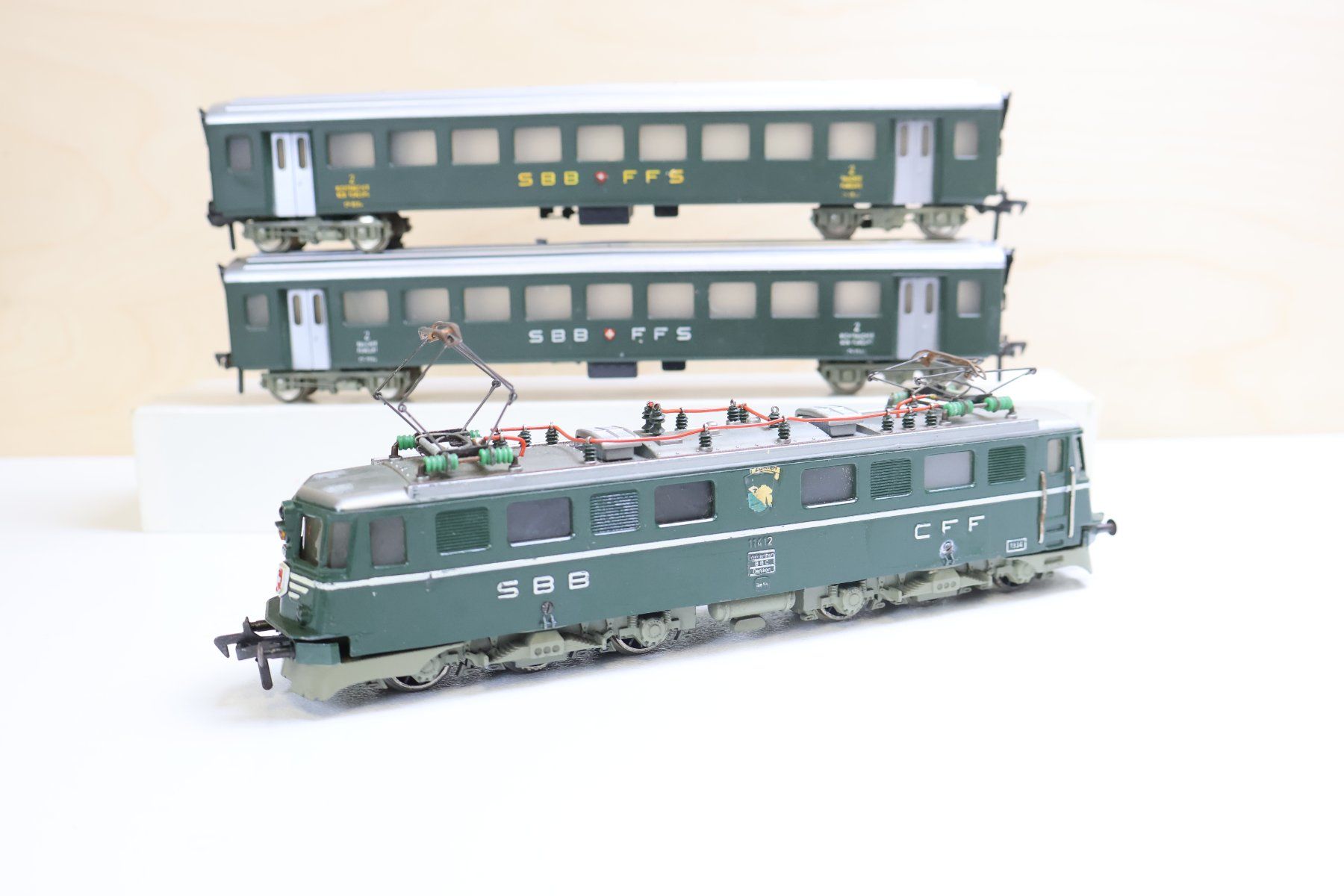Fleischmann Modellini di ferrovie: Fleischmann SBB Ae 6/6 & Personenwagen - DC H0 – Usato da Winterthur venduto da Monstera 3