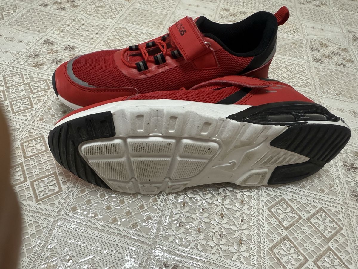 Scarpe da uomo: Kinder Schuhe KangaRoos GR.38 – Usato da Kloten venduto da Privat2011 2