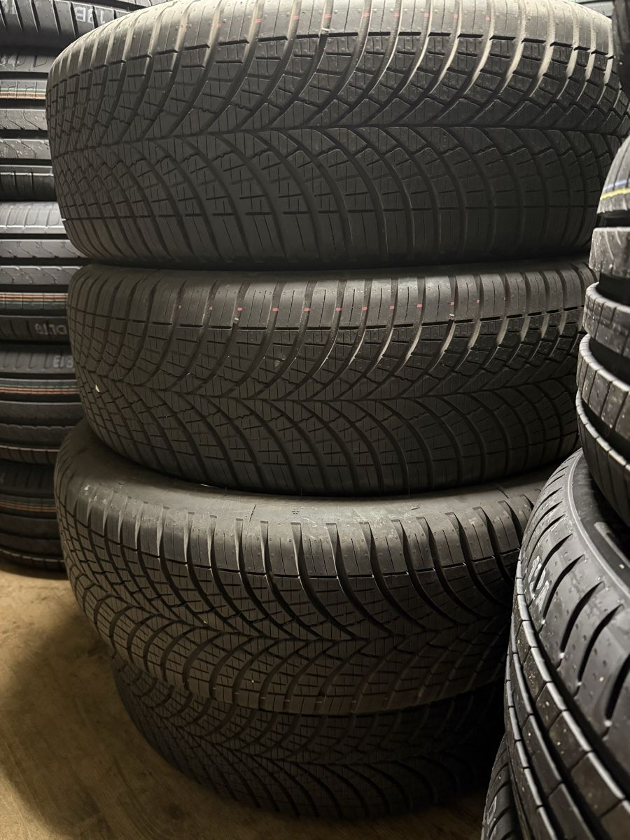 Pneus & Roues: Goodyear 215/60R17 – D'occasion à Bösingen par Demoda