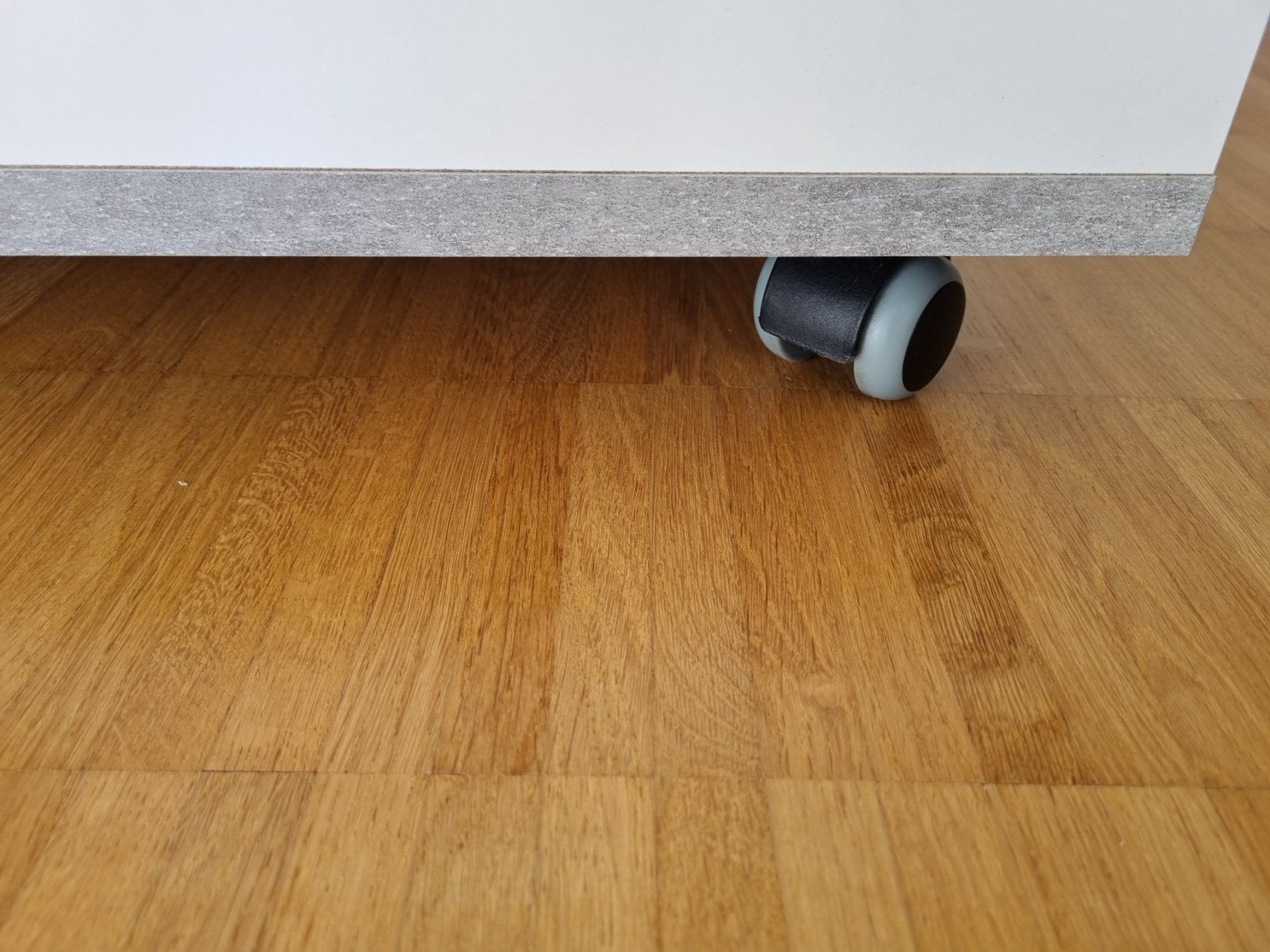 Tavoli: Couchtisch mit Schubladen auf Rollen – Usato da Zofingen venduto da Felpa 9