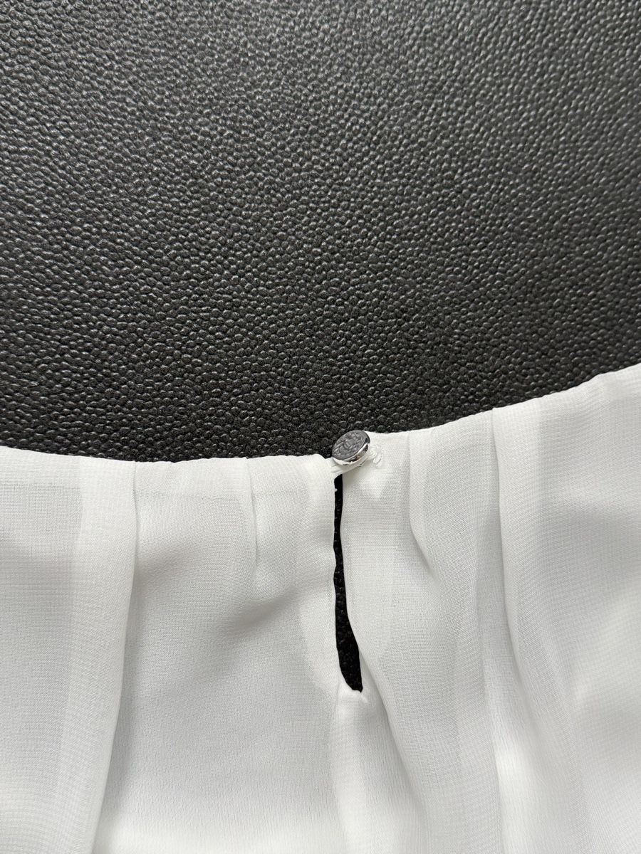 Blusen: Clockhouse White Blouse, Size 38 - Elegant and Chic! – Gebraucht aus Horgen von thesilverarrow 4