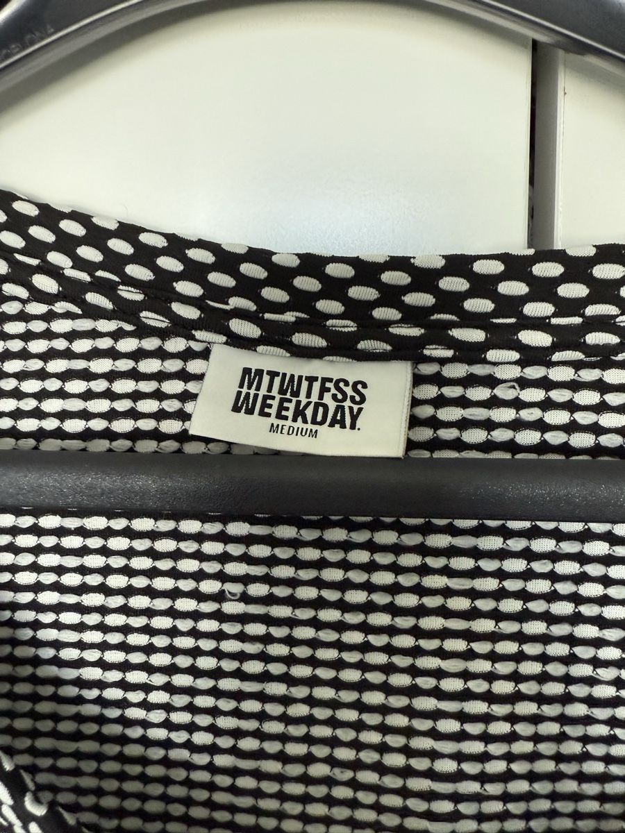 Weekday Maglioni & Felpe: MTWTFSS WEEKDAY Pullover, Gr. M, schwarz-weiss – Nuovo (secondo la descrizione) da Olten venduto da smashbox 2