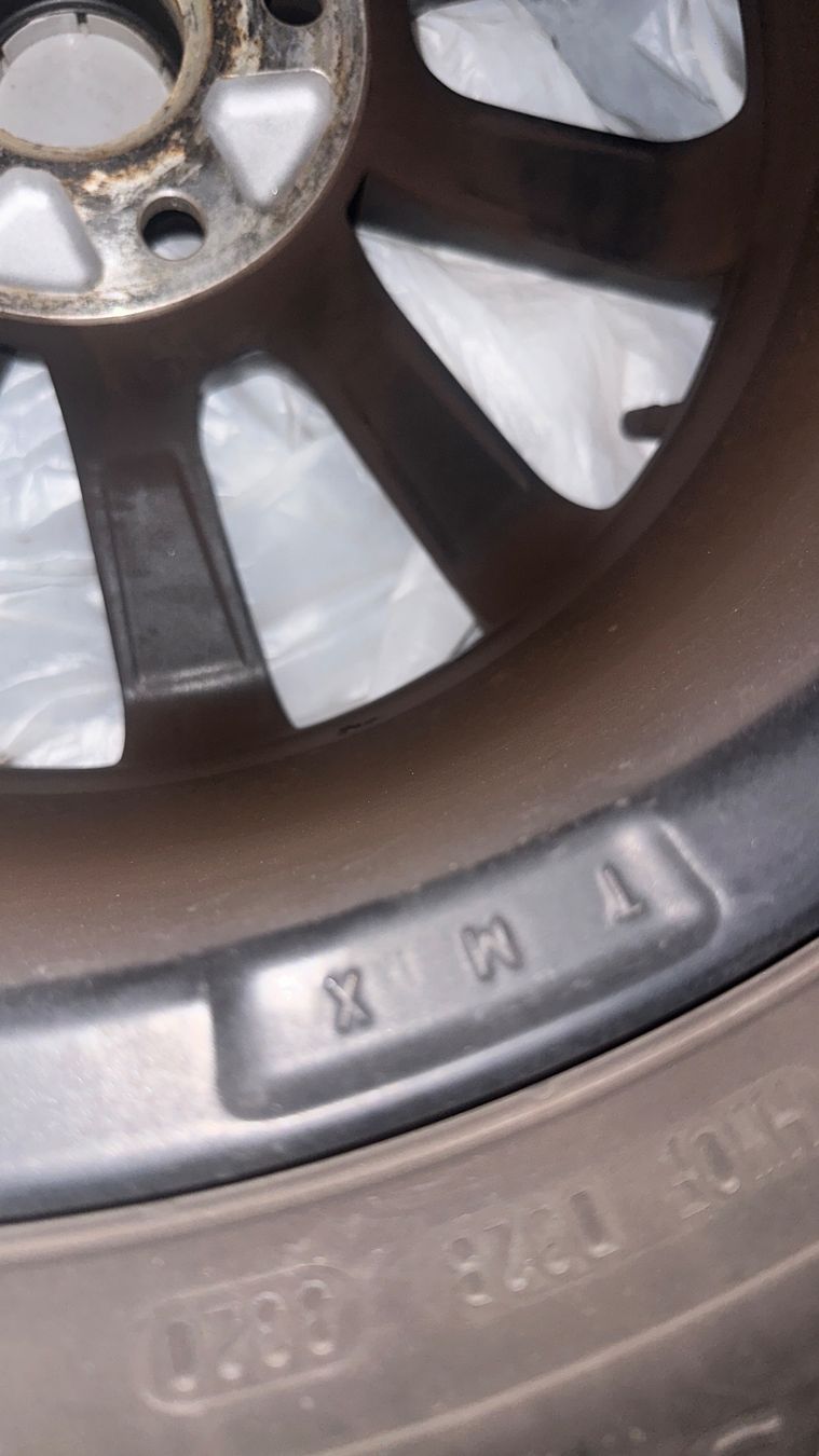 Volkswagen Jantes: Felgen komplett Golf Winterreifen  205/55R16 – D'occasion à Jona par hercolis01 6