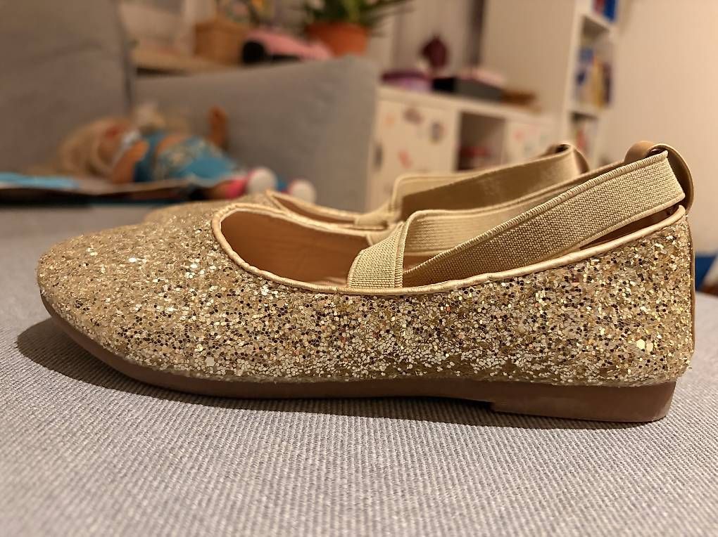 Scarpe per ragazze: Goldene Glitzer Ballerinas, Grösse 34 – Usato da Männedorf venduto da Deniska2003 1