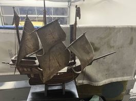 Modellsegelschiff aus Holz