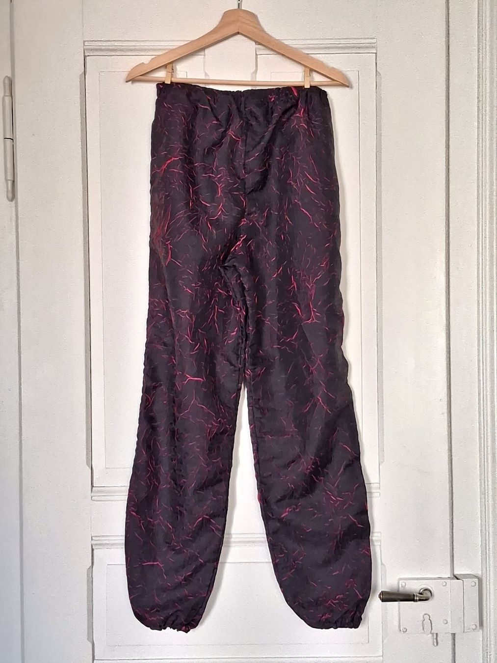 Pantaloni: Trainerhose Aubergine Pink Gr. S/M – Usato da Ried-Brig venduto da Zzyzx