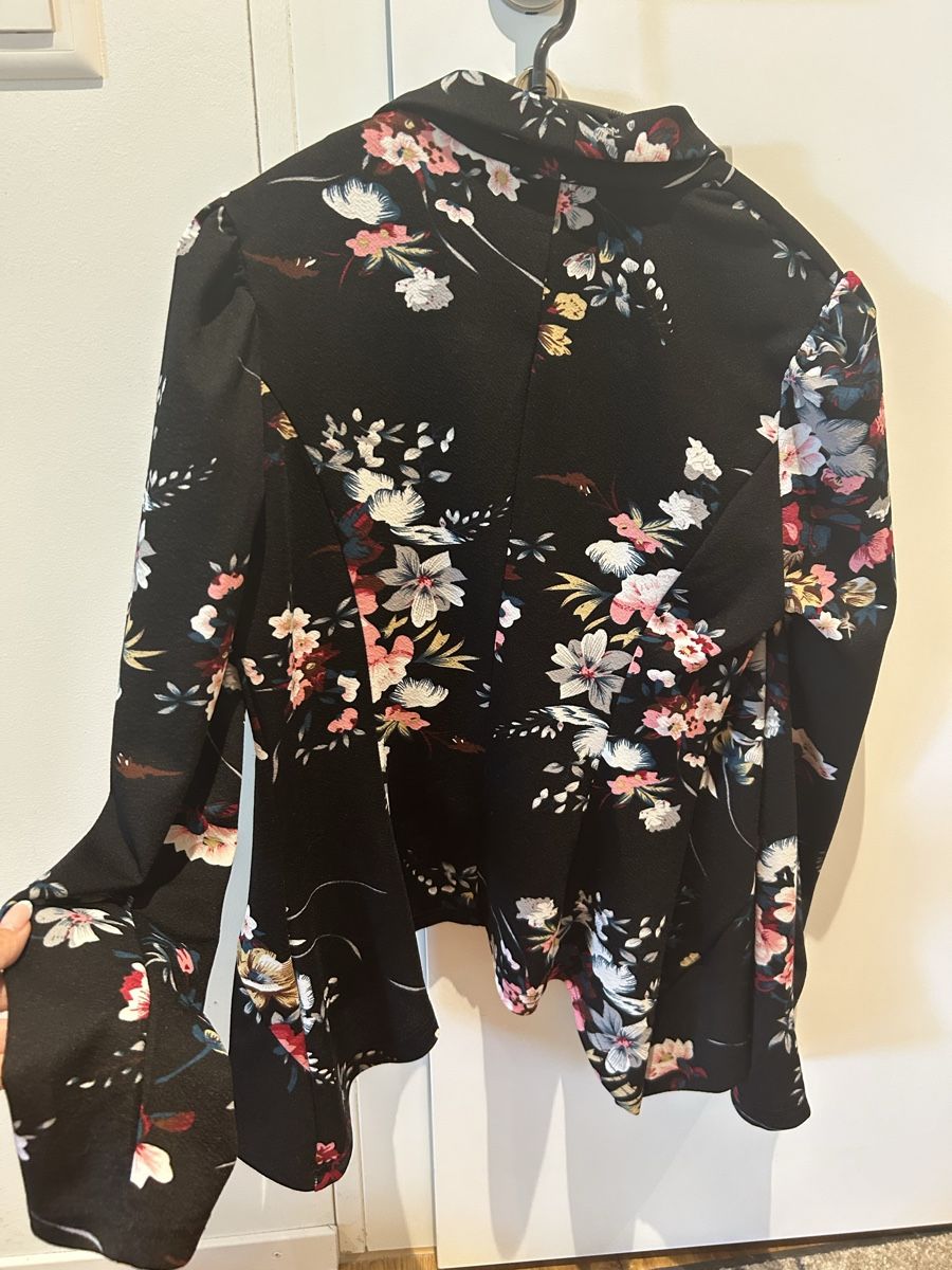 Shein Jacken: Blazer mit Blumenmuster Gr. S🌸 – Gebraucht aus Sursee von ramona0406 1