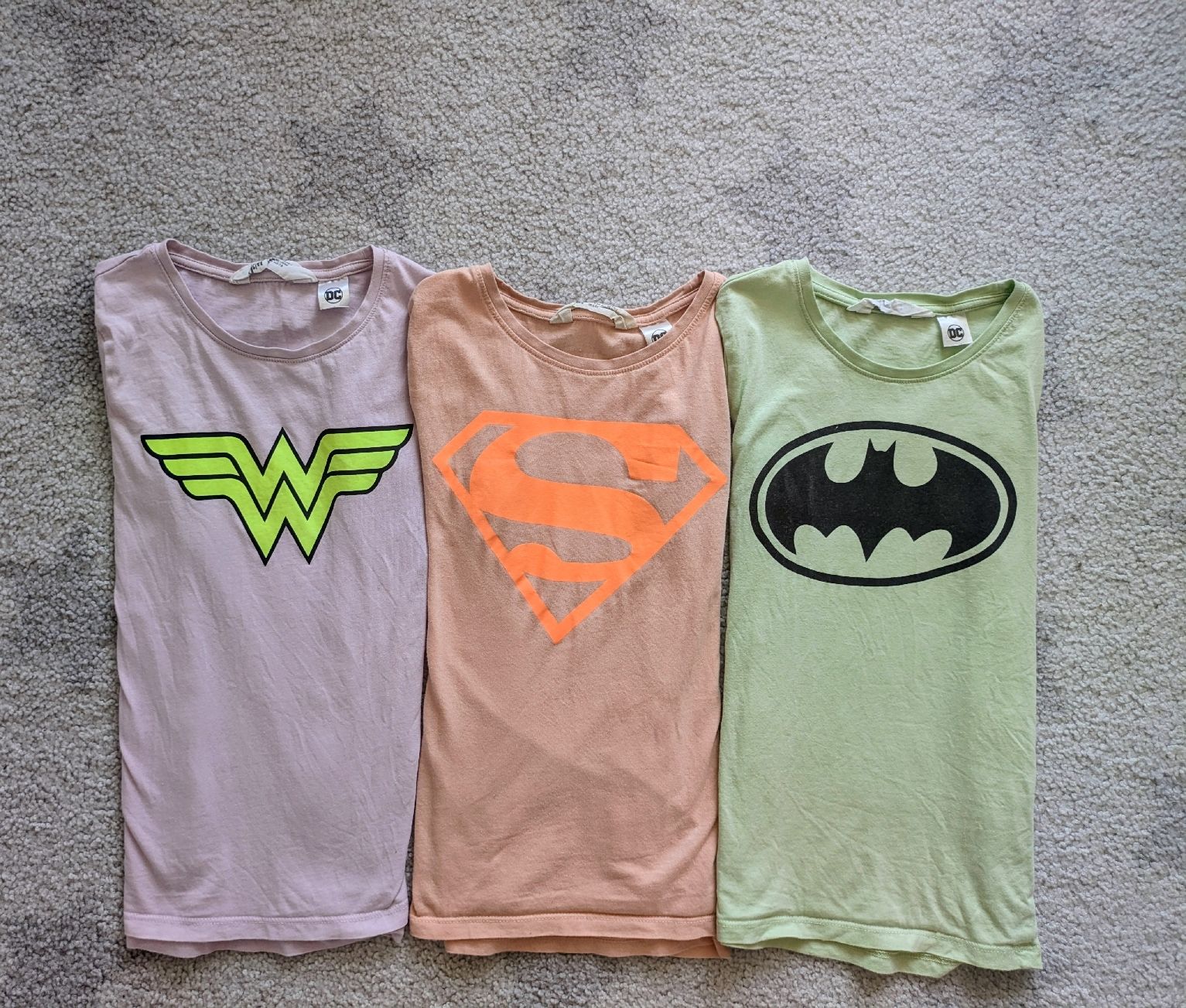 H&M T-Shirts: DC Comics T-Shirts Gr. 122/128  – Gebraucht aus Uster von Jomil
