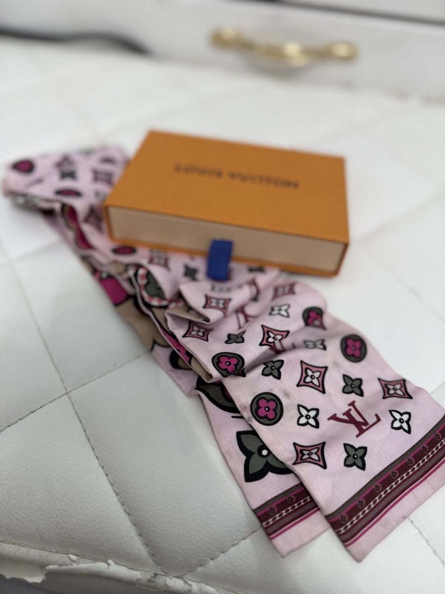 Louis Vuitton Foulards, Tücher & Schals: Louis Vuitton Graffiti Bandeau Pink / Monogramm – Gebraucht aus Hagenbuch ZH von PascalSahli 1