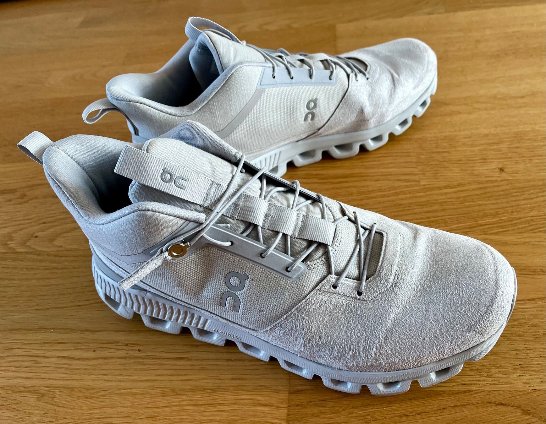 On Chaussures hommes: On Cloud Hi Monochrome Glacier Cloudtec / Hoch-Sneaker Gr.46 – D'occasion à St.Gallen par Marcopolo71