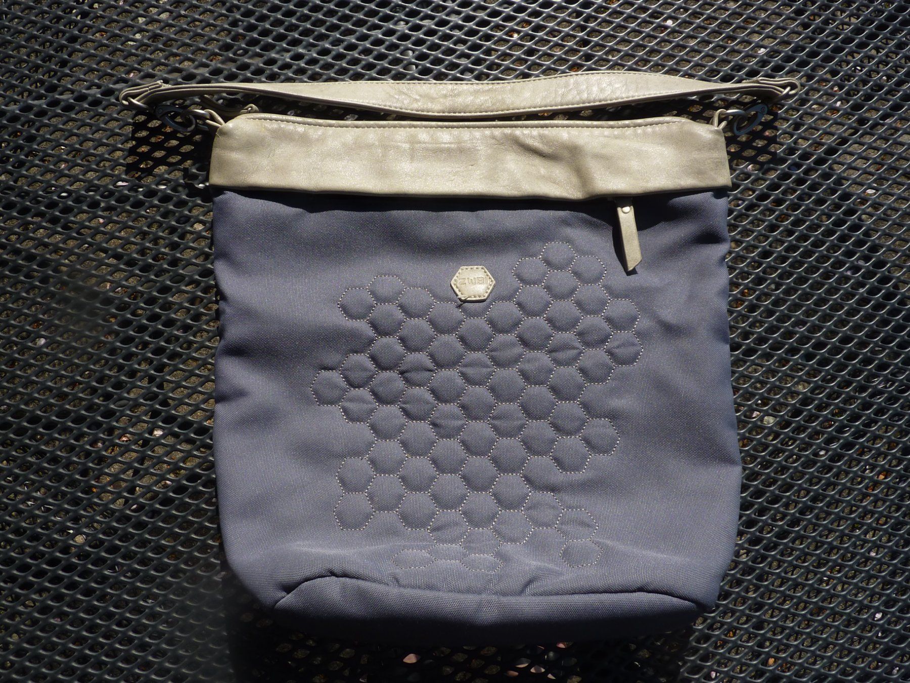 Zwei Taschen für Damen: Damenhandtasche "Zwei" – Gebraucht aus Gelfingen von btrottmann