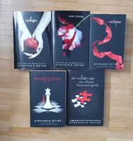 Books Twilight Saga plus official illustrated guide English