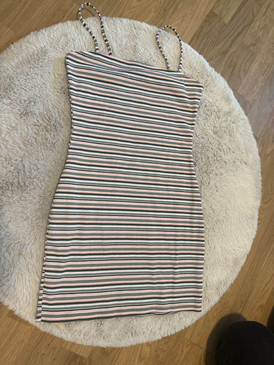 H&M Vestiti: Sommekleid Streifen kurz, eng – Usato da Sevelen venduto da Shelly
