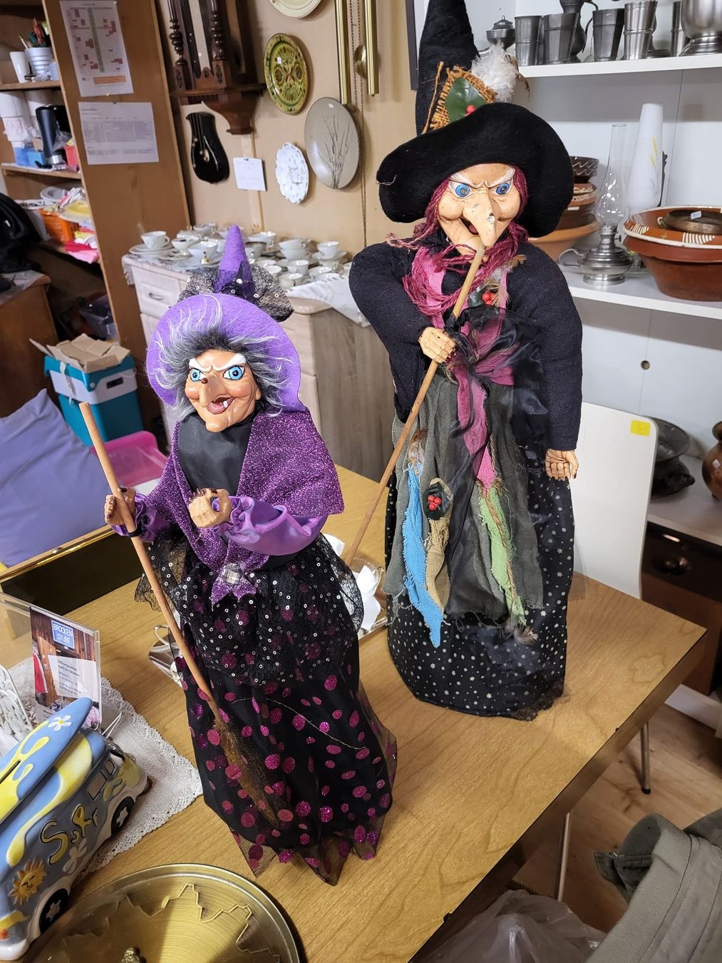 Bambole: 2 Hexen Figuren mit Besen – Usato da Wittenbach venduto da ValentinaG