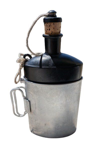 Schweizer Armee Attrezzatura & Pezzi di ricambio: Feldflasche Metall mit Becher – Usato da Bern venduto da Griffs_jetzt_zue