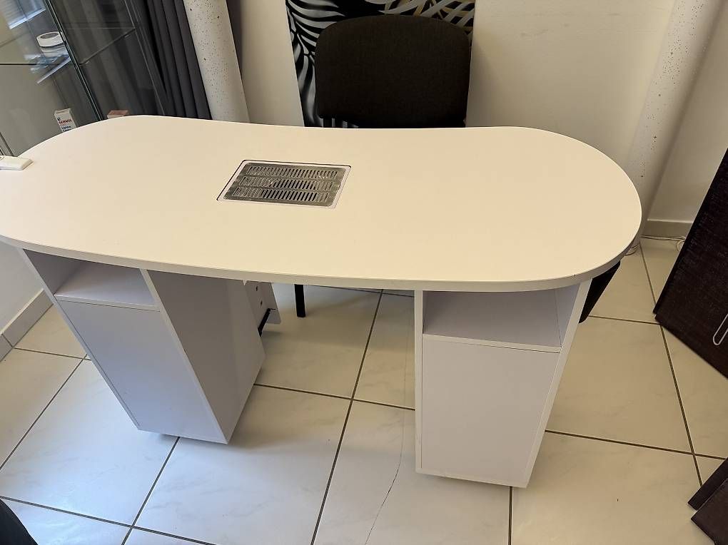 Aspirapolveri & Accessori: Manikürtisch mit Staubsauger  – Usato da Bern venduto da kue_h9mm 2
