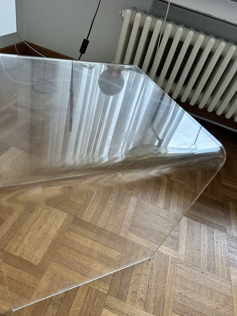 Tavoli: Cooler Plexiglas Beistelltisch ca 80iger Jahre – Usato da Baden venduto da Marytumby 5