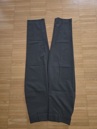 Dunkelgrüne Hose, Grösse 34, ungetragen