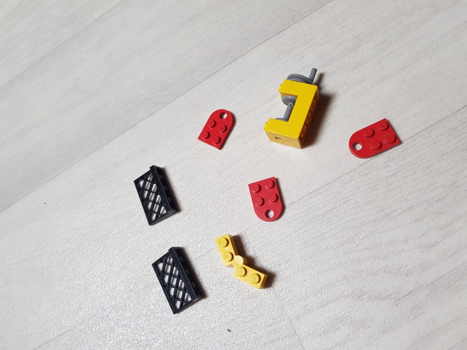 Lego Kit di costruzioni: Teile zu gelber Burg 375 – Usato da Hausen am Albis venduto da RoBrixX 2