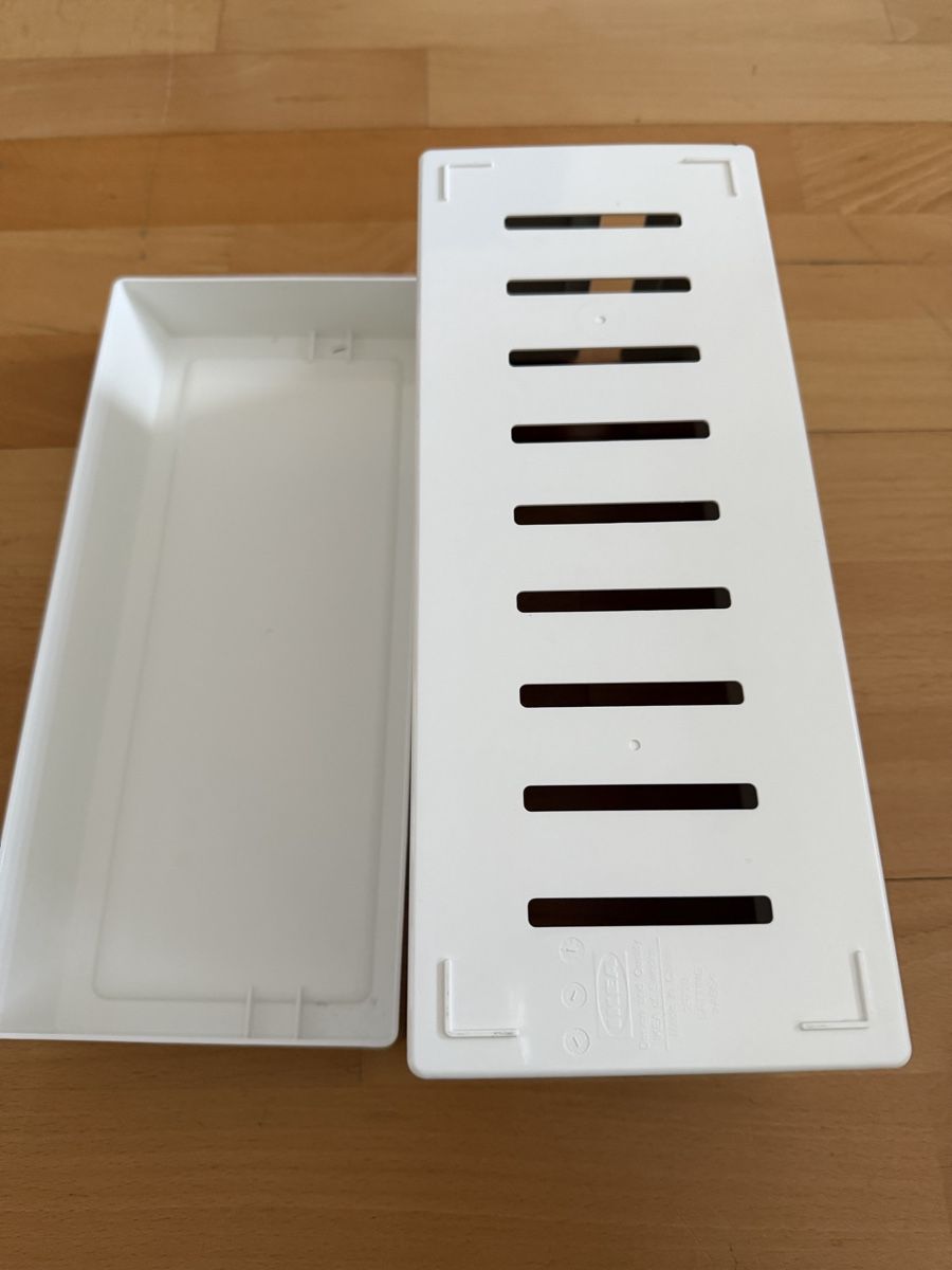 Ikea Altro in Decorazioni & Accessori: IKEA SÄTTING Cable management box with lid – Usato da Zürich venduto da arr_vq5w 2