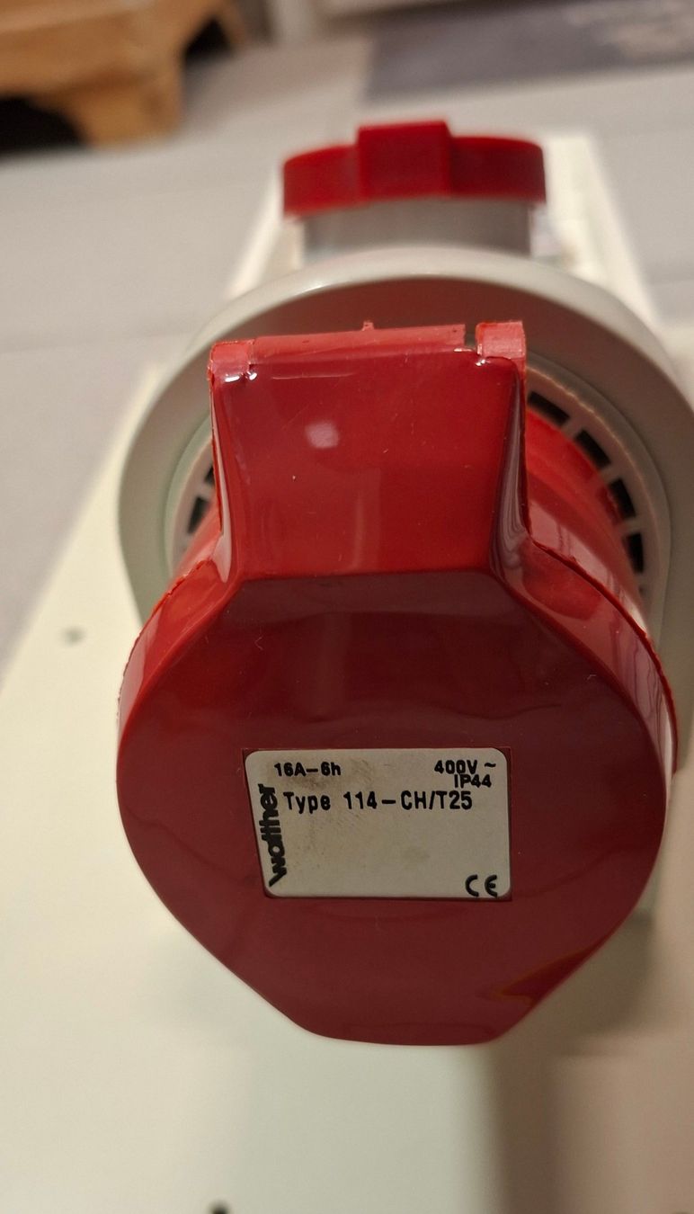 Alimentazione elettrica: Elektrounterverteilung mit CEE Steckdose gebraucht – Usato da Hinwil venduto da Rado56 3