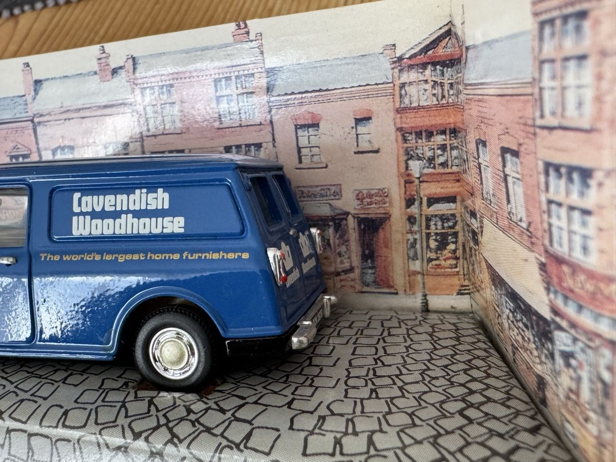 Corgi Toys Modellini d'auto: Corgi Classics Morris Mini Van, Cavendish Woodhouse, 1/43 – Nuovo e nell'imballaggio originale da Ibach venduto da jansim 2