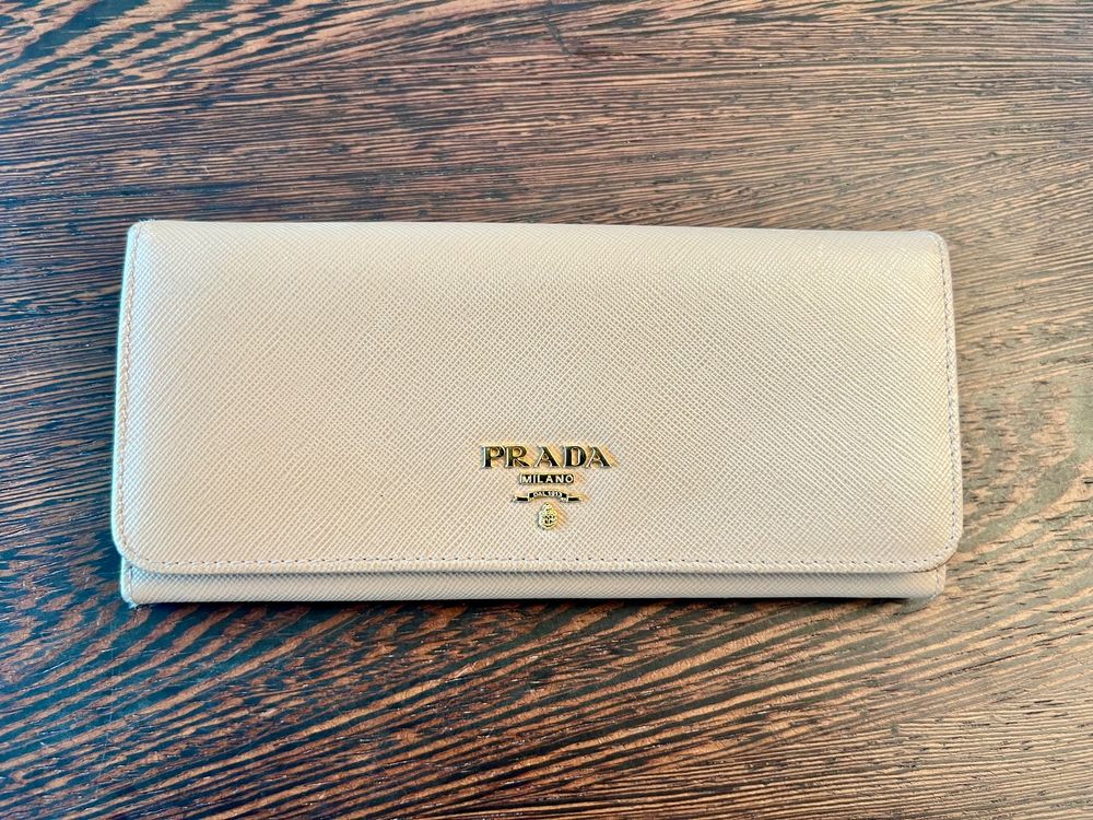 Prada Portamonete: PRADA Milano Saffiano Leather Wallet – Usato da Steffisburg venduto da Tornado107