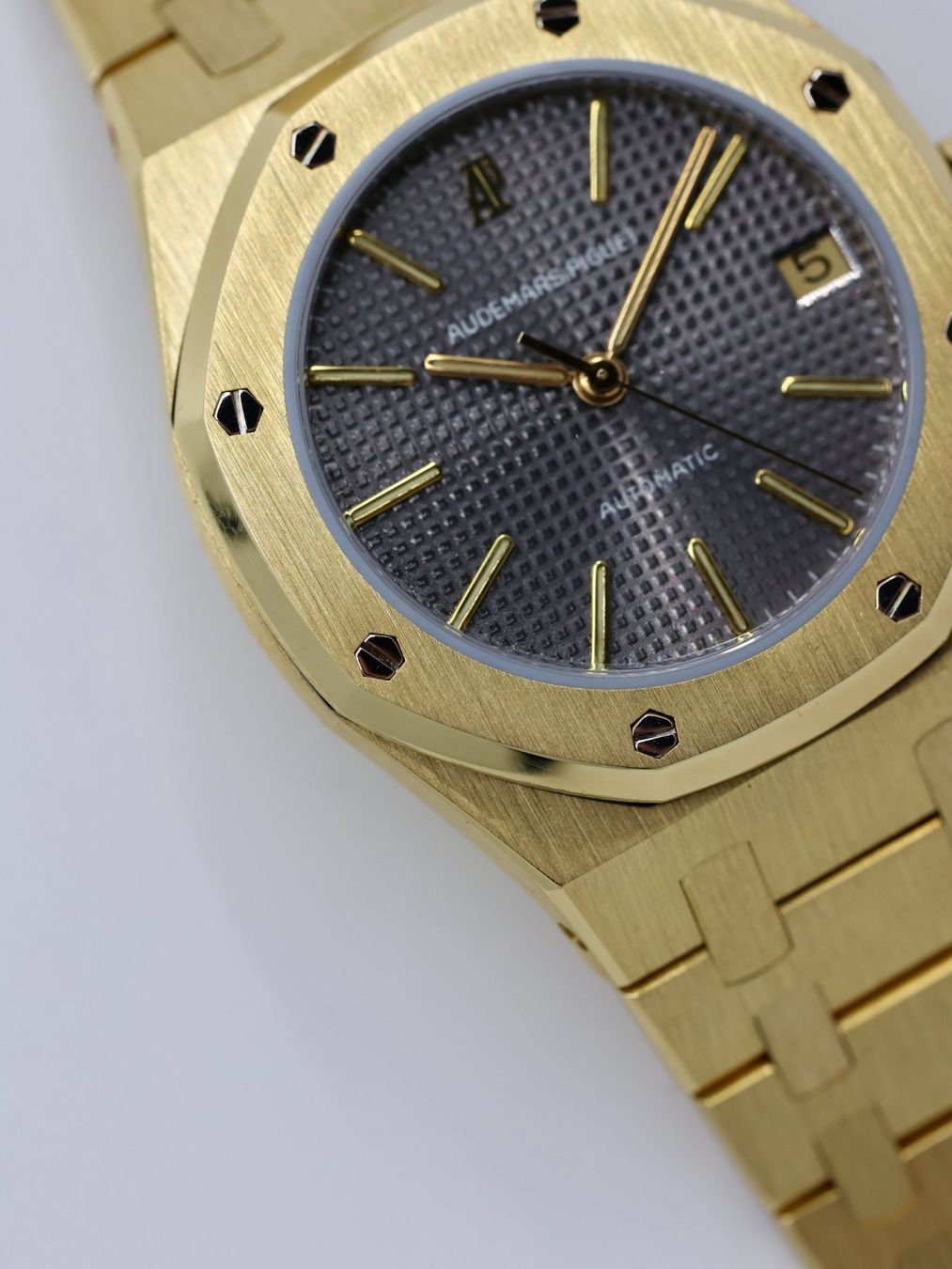 Audemars Piguet Montres: Audemars Piguet Royal Oak 4100BA – D'occasion à Zürich par Lazulivintagewatches 5